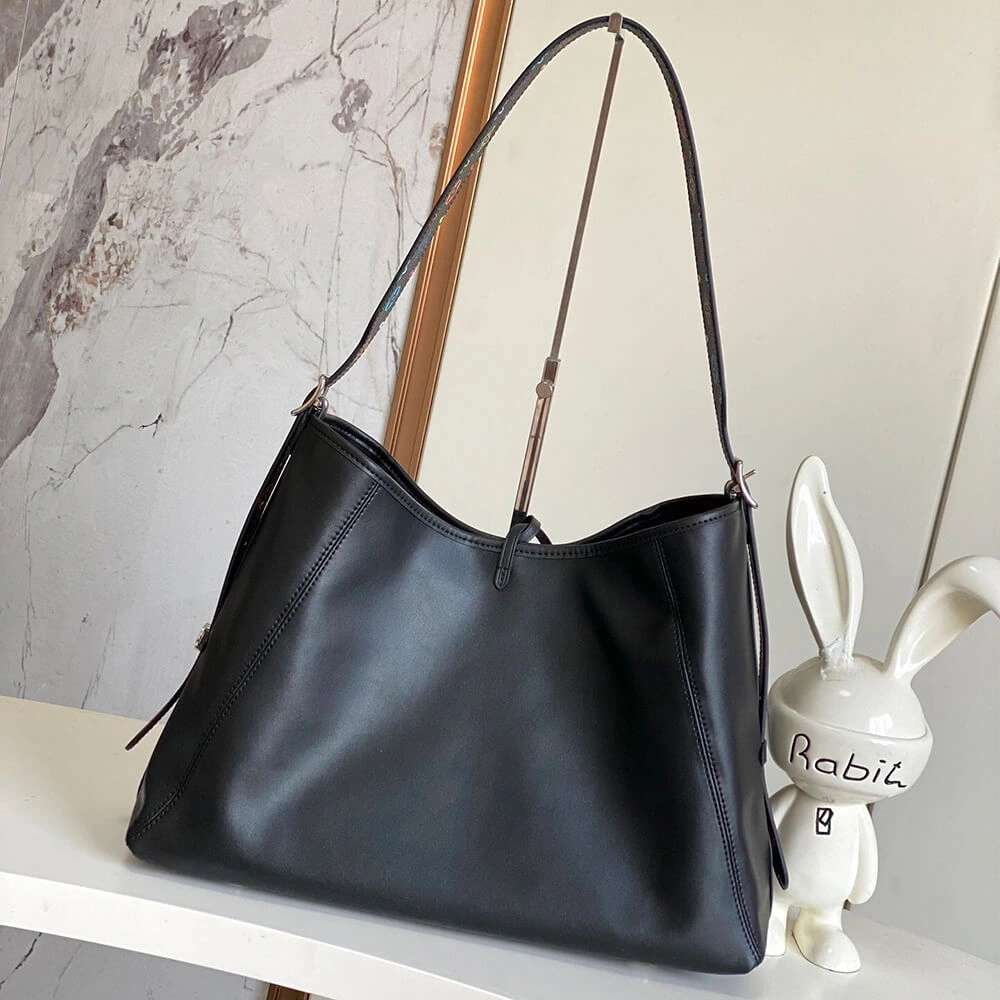 LV x TM CarryAll Vibe MM ComfortFit 520