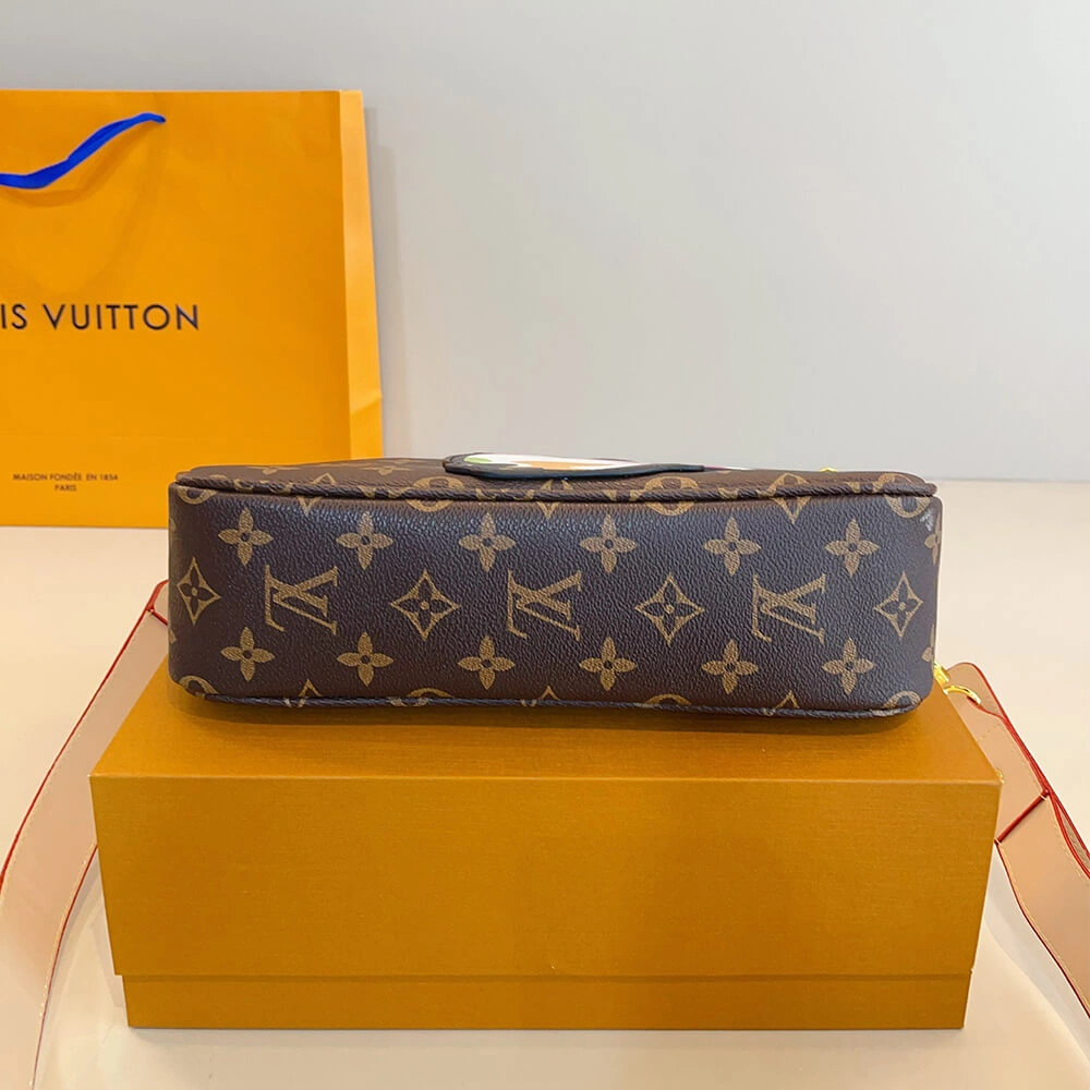 UrbanChic LV x TM Pochette Accessoires 500