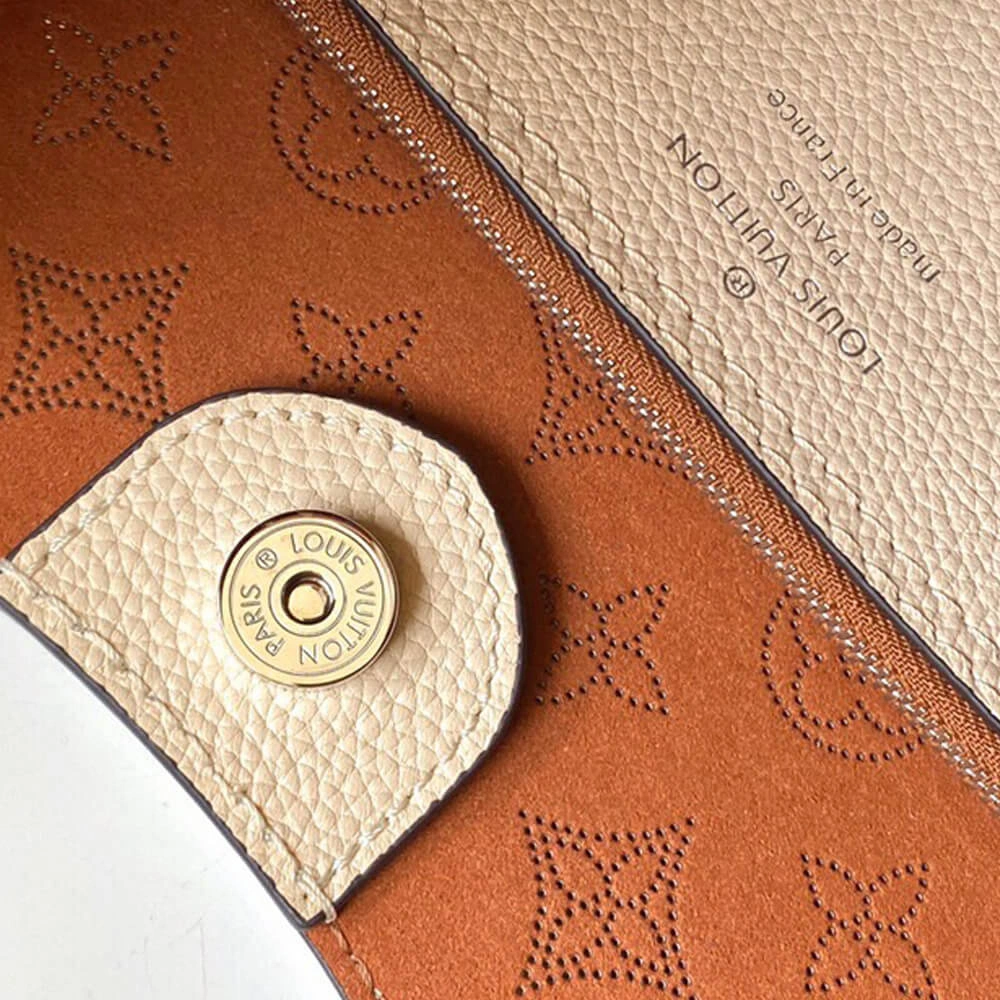 Classic Louis Vuitton CARMEL 607