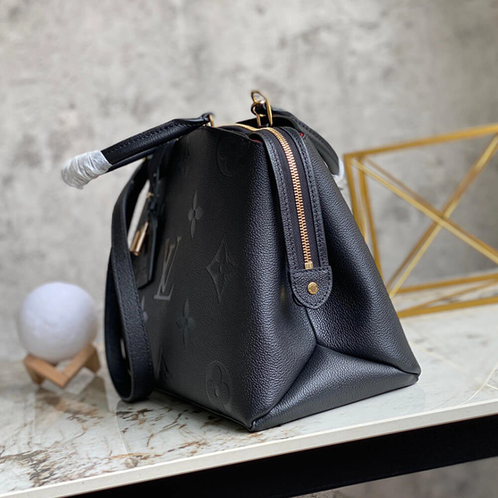 Versatile Louis Vuitton GRAND PALAIS 636