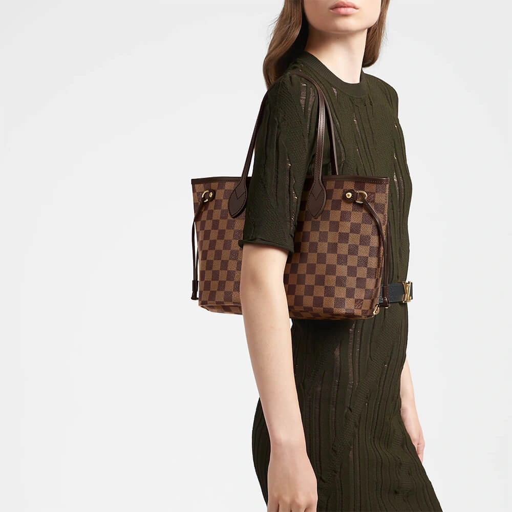 Effortless Louis Vuitton NEVERFULL PM 679