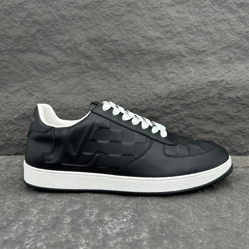EasyMatch Louis Vuitton Rivoli Sneaker 3175