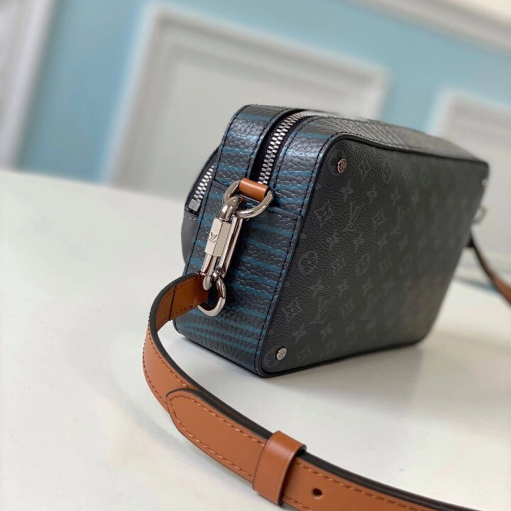 Louis Vuitton VOLGA ON STRAP Casual 676