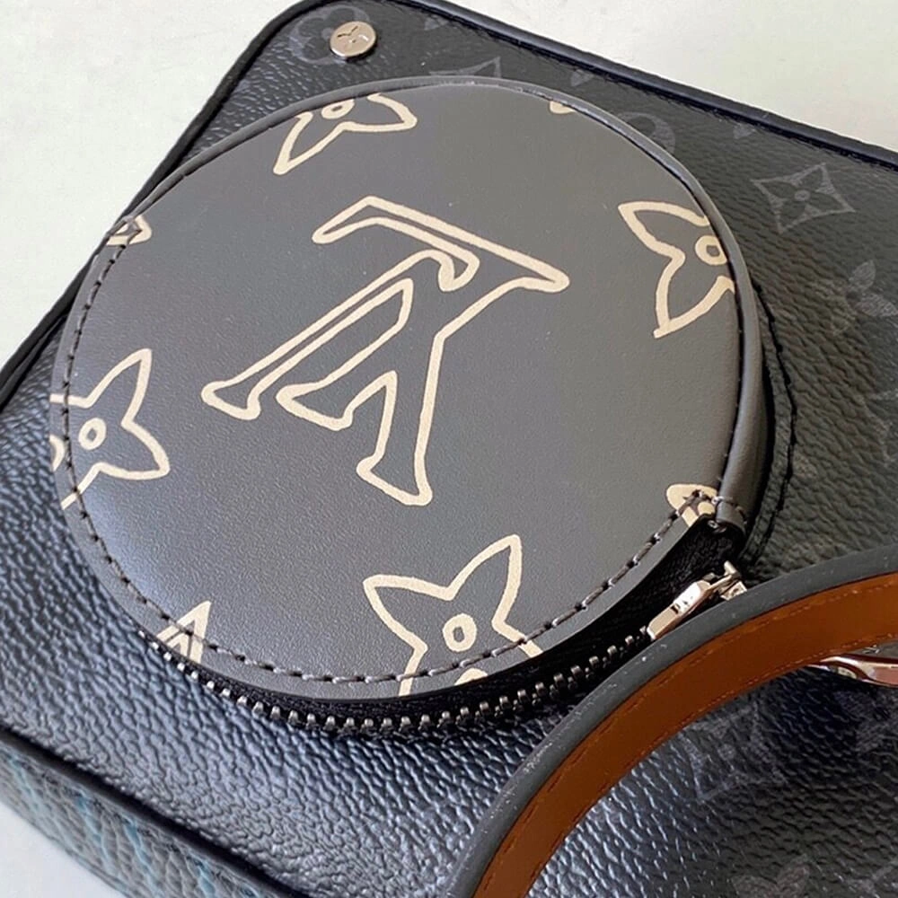Louis Vuitton VOLGA ON STRAP Casual 676