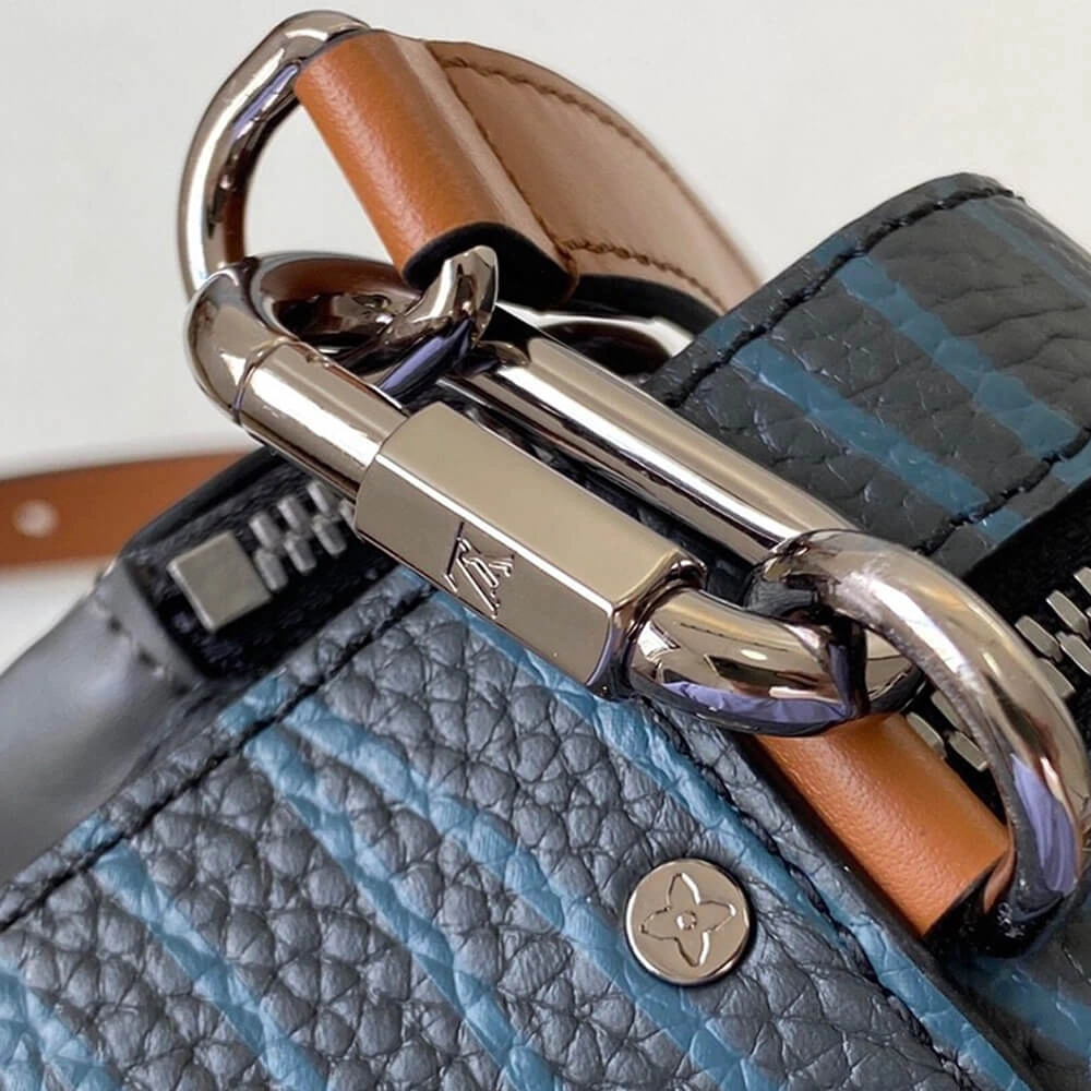 Louis Vuitton VOLGA ON STRAP Casual 676