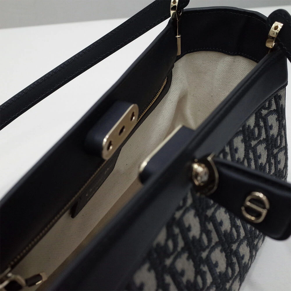 Vibrant MEDIUM DIOR KEY BAG 2254