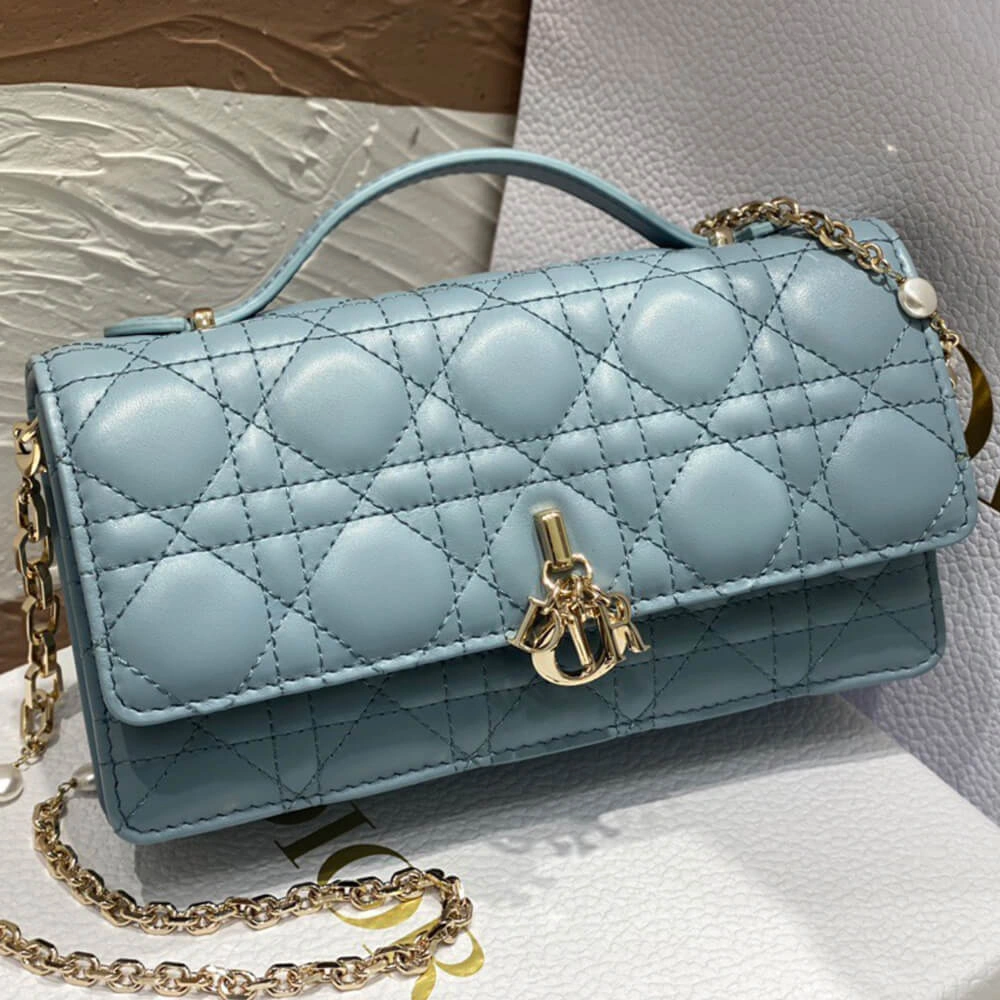 Cozy MISS DIOR MINI BAG 2287