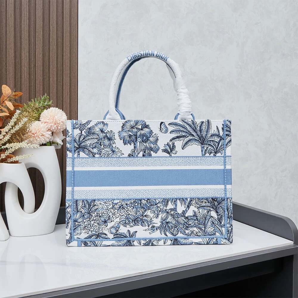 Snug Medium Dior Book Tote 2081