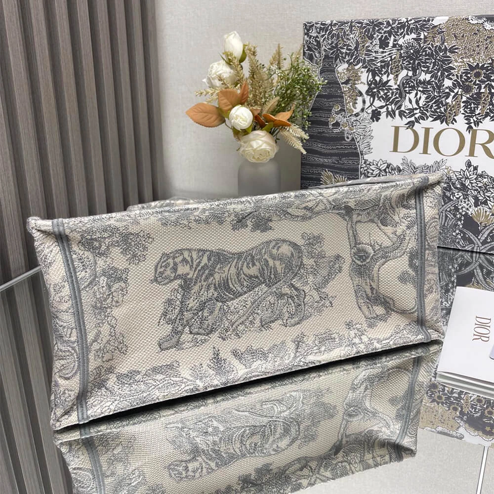 Medium Dior Book Tote MoistureWicking 2117