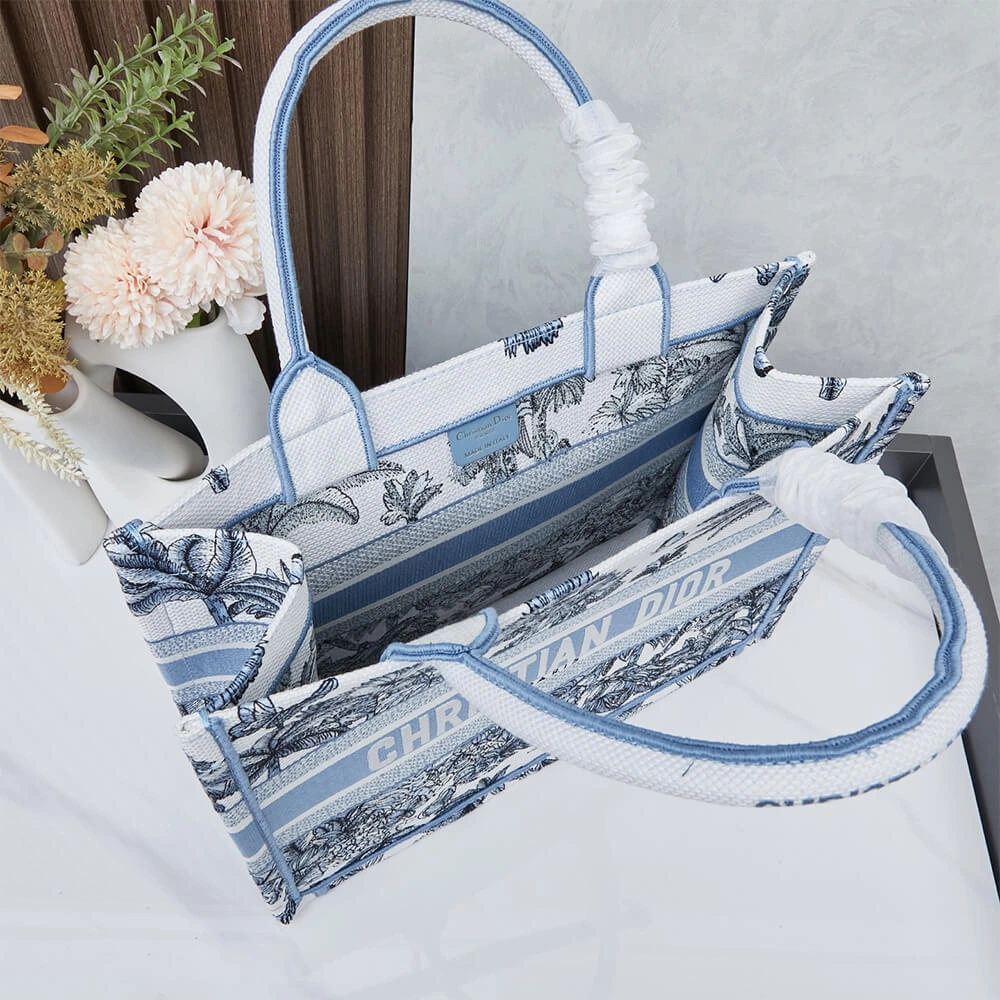 Snug Medium Dior Book Tote 2081