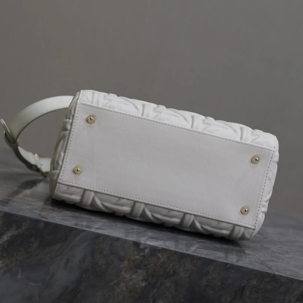 Medium Lady Dior Bag Breathable 2300