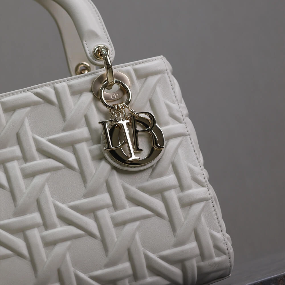 Medium Lady Dior Bag Breathable 2300