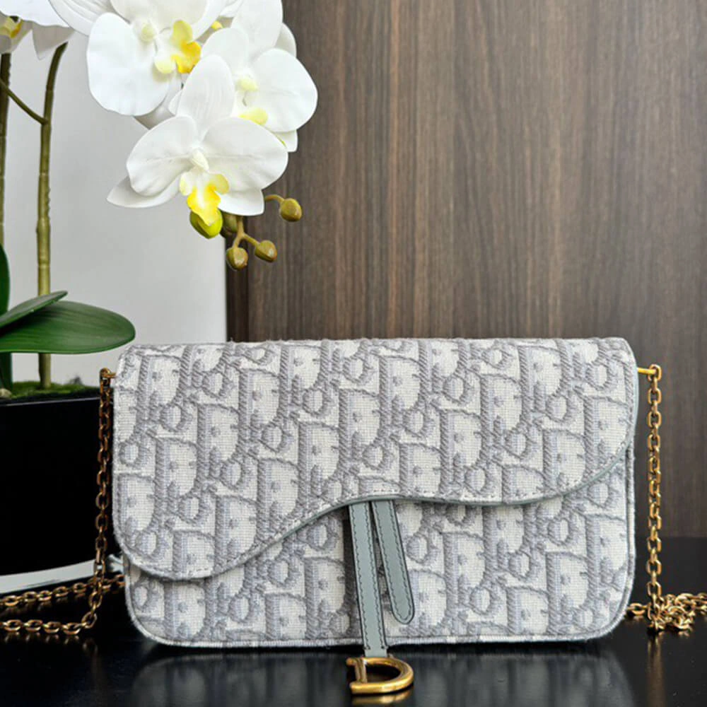 Medium Saddle Pouch with Chain Fashionable 2104