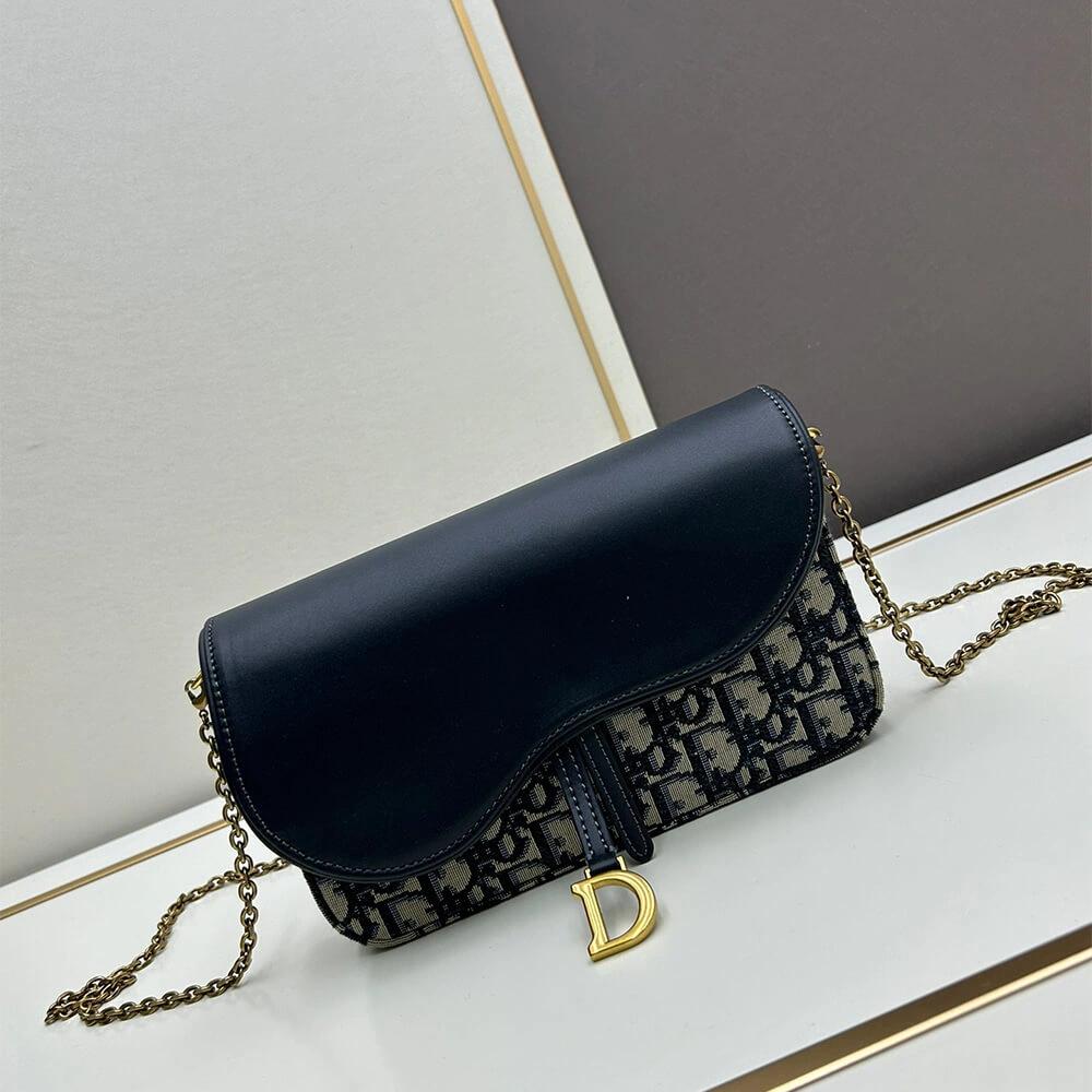 Medium Saddle Pouch with Chain Modern 2060