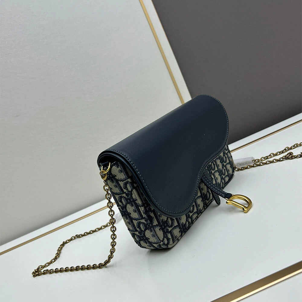 Medium Saddle Pouch with Chain Modern 2060