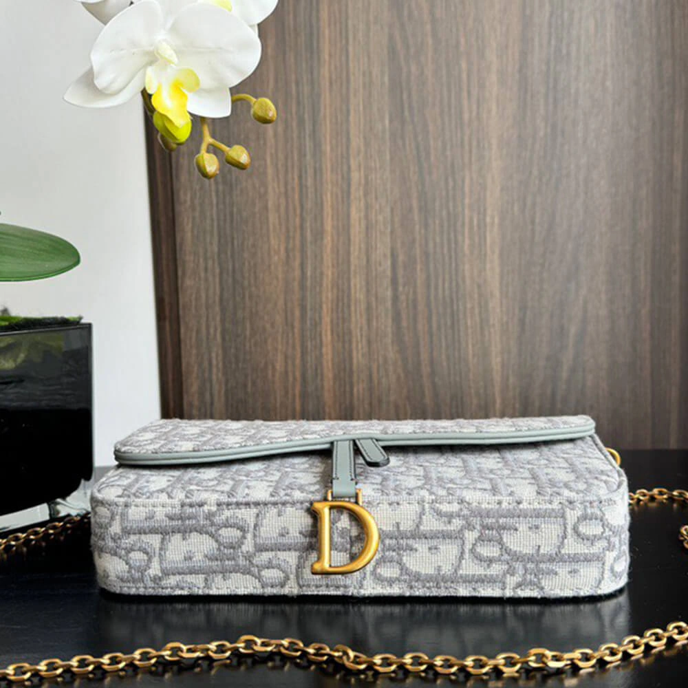 Medium Saddle Pouch with Chain Fashionable 2104