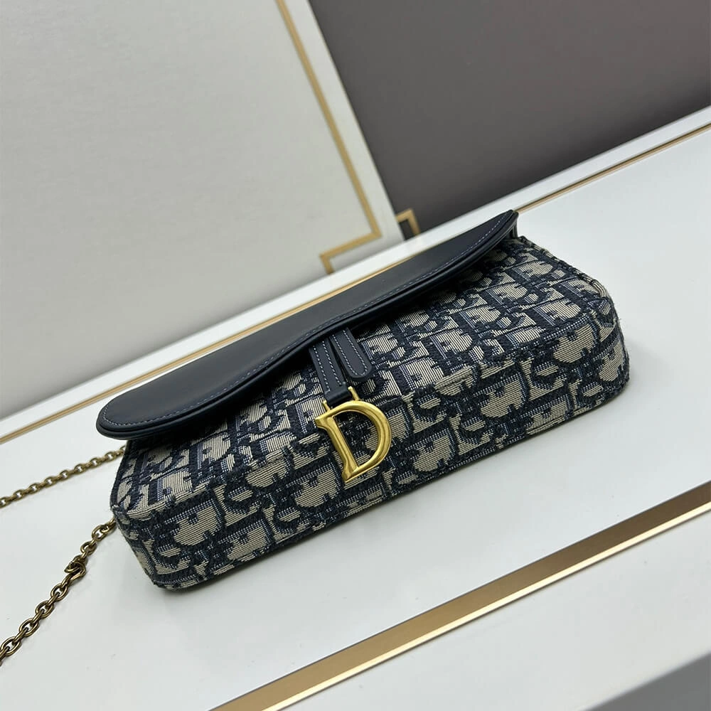Medium Saddle Pouch with Chain Modern 2060