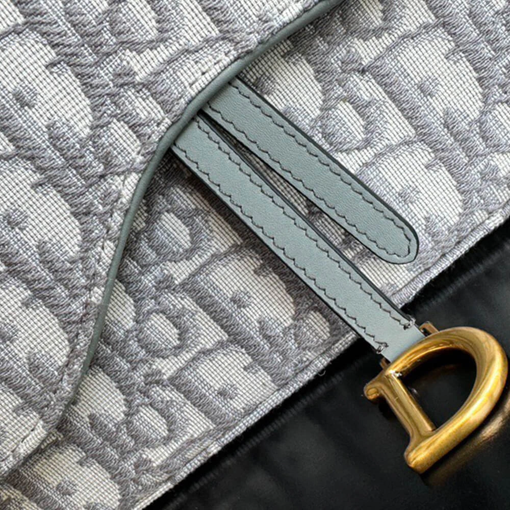 Medium Saddle Pouch with Chain Fashionable 2104