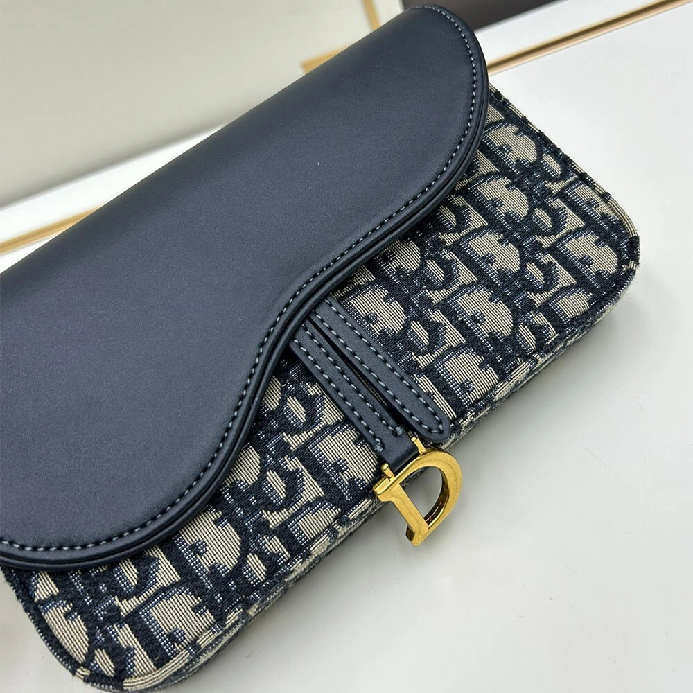Medium Saddle Pouch with Chain Modern 2060