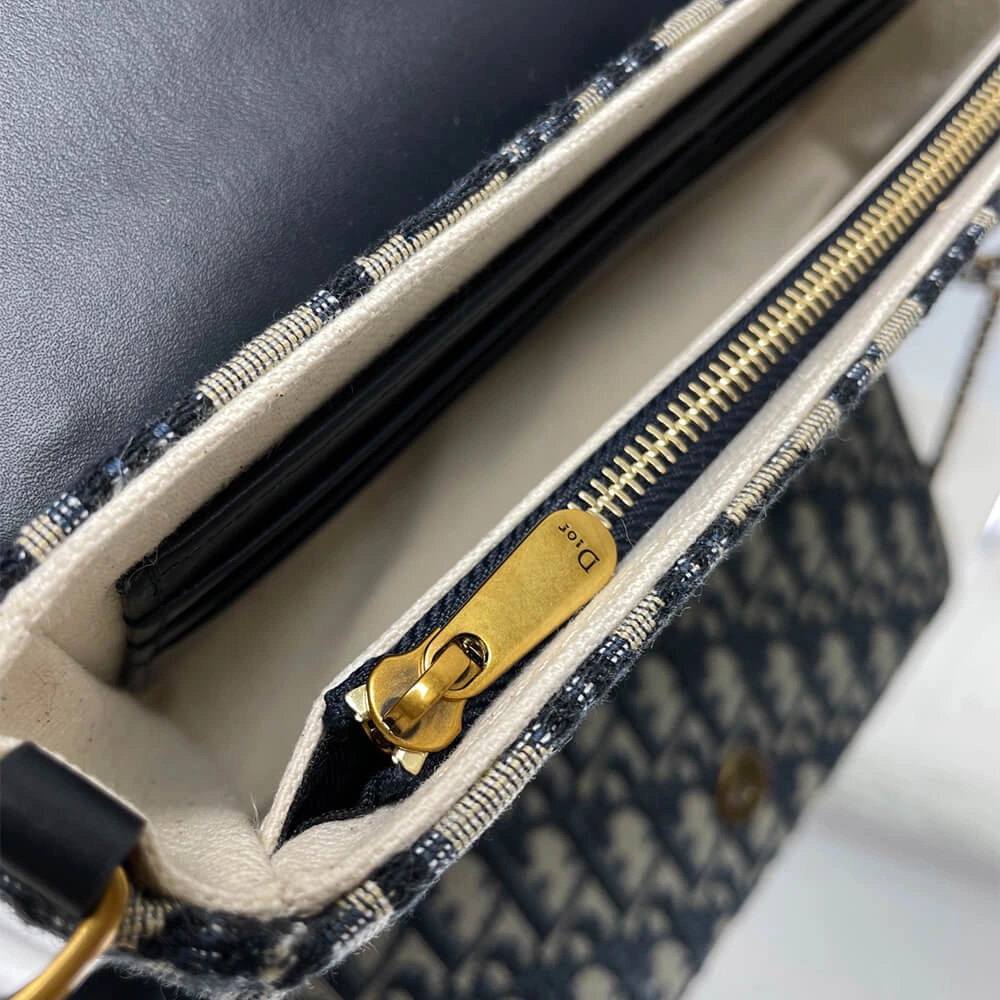 TechFriendly Medium Saddle Pouch with Chain 2133