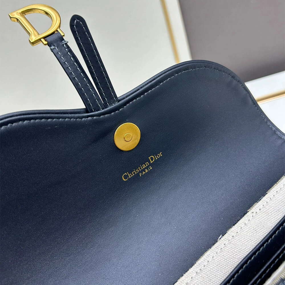 Medium Saddle Pouch with Chain Modern 2060