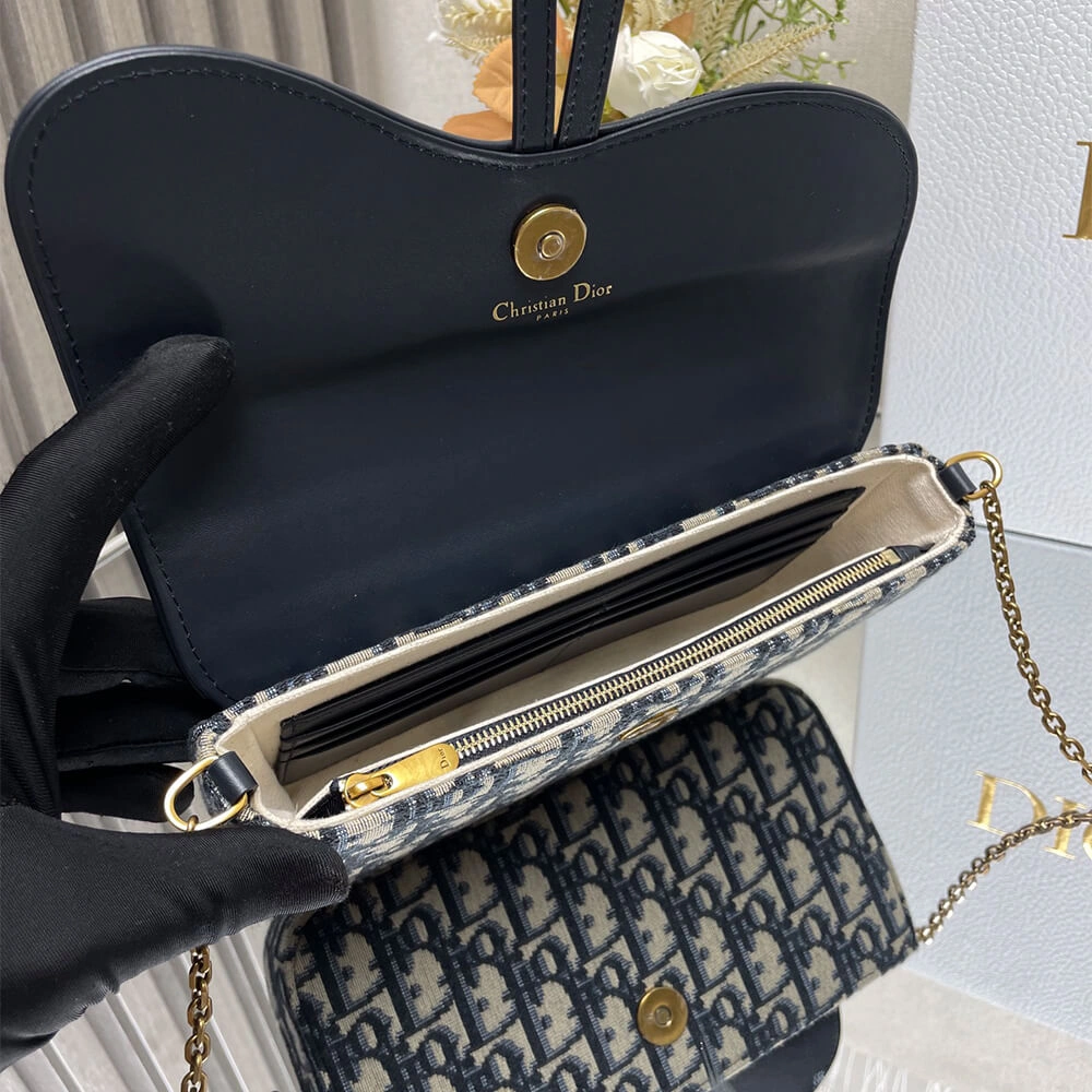 TechFriendly Medium Saddle Pouch with Chain 2133