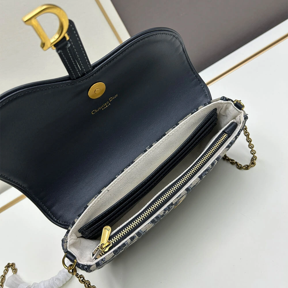 Medium Saddle Pouch with Chain Modern 2060