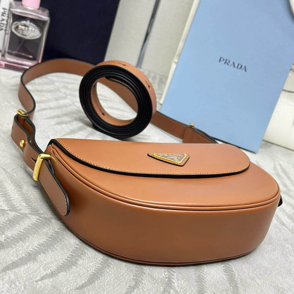 Prada Arque leather shoulder bag with flap Durable 2971