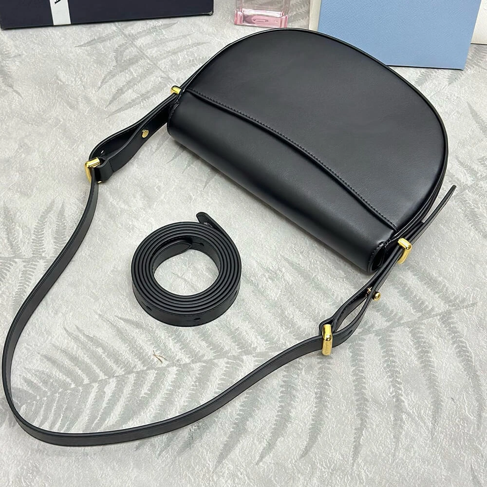 Casual Prada Arque leather shoulder bag with flap 2985