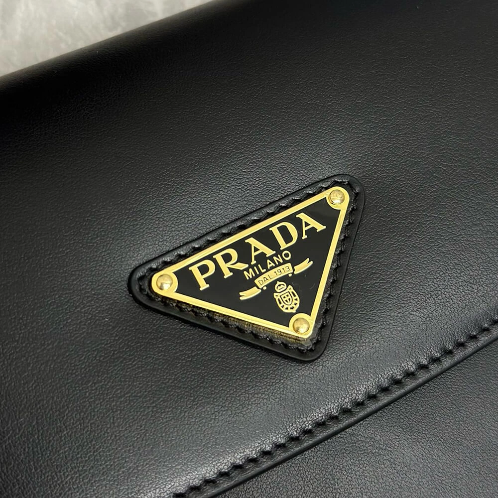 Casual Prada Arque leather shoulder bag with flap 2985