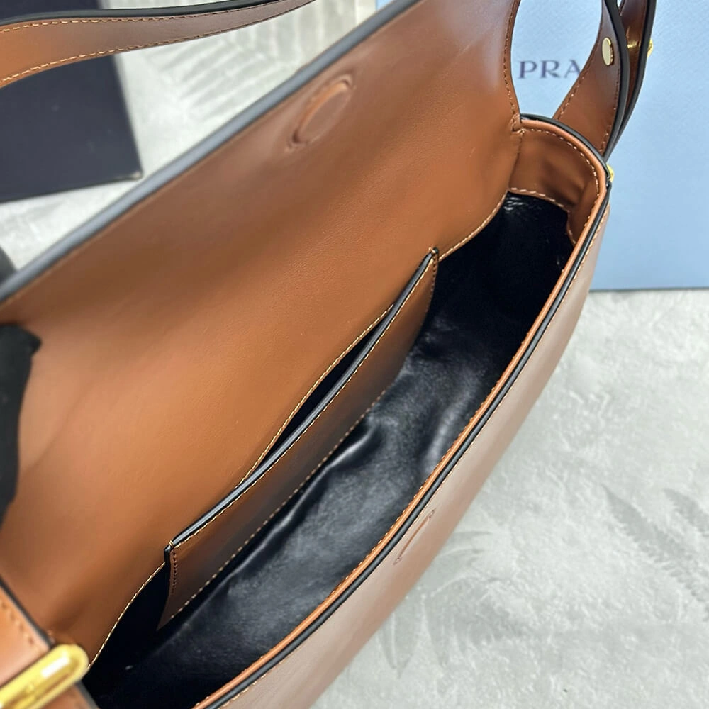 Prada Arque leather shoulder bag with flap Durable 2971
