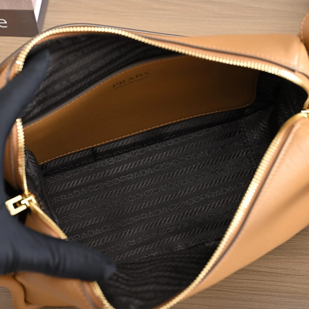 Comfortable Prada Darling leather handbag 2898