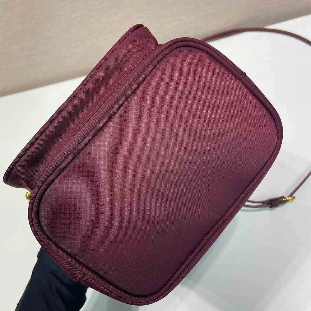 Elegant Prada Duet Re-Nylon bucket bag 2933