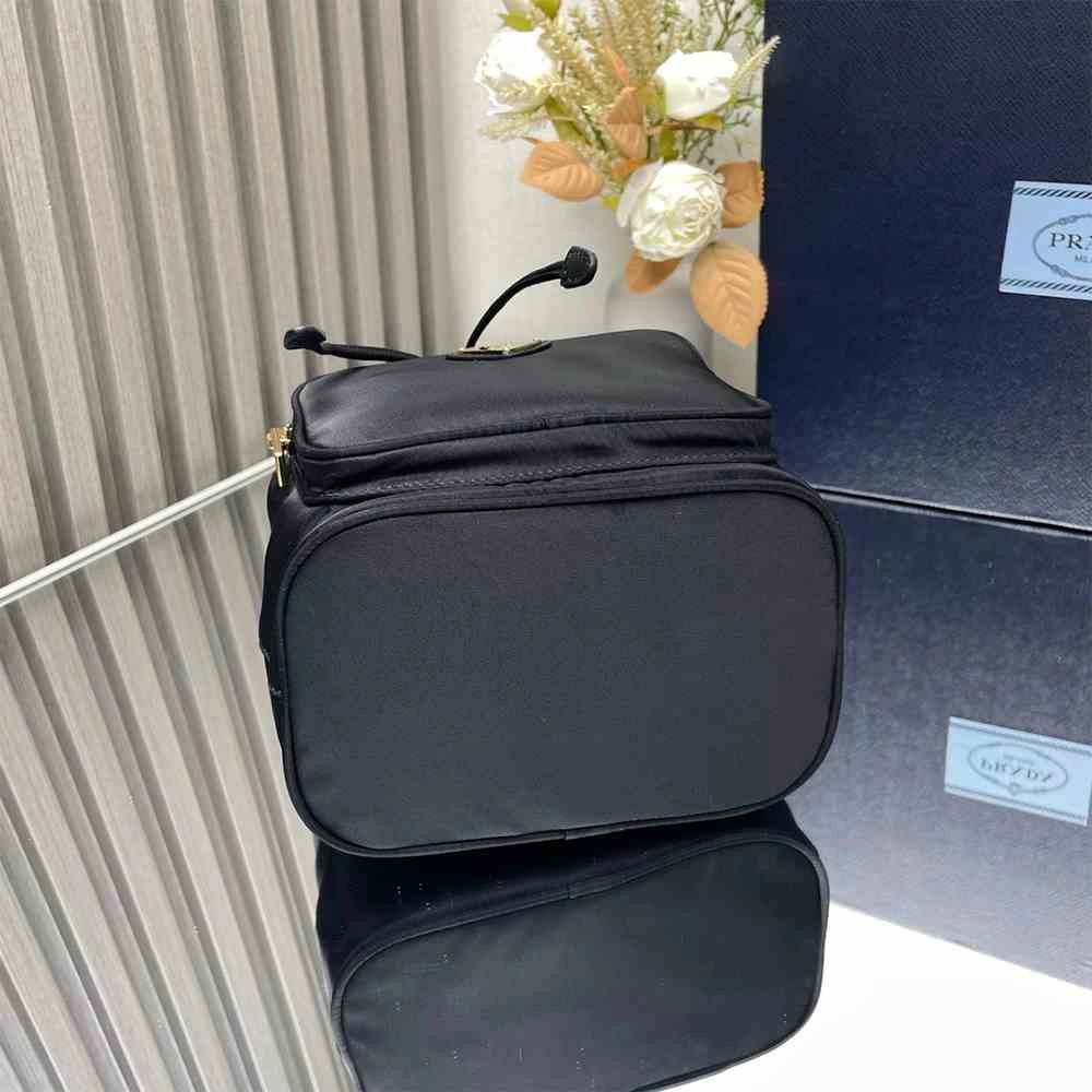 UrbanStyle Prada Duet Re-Nylon bucket bag 2895
