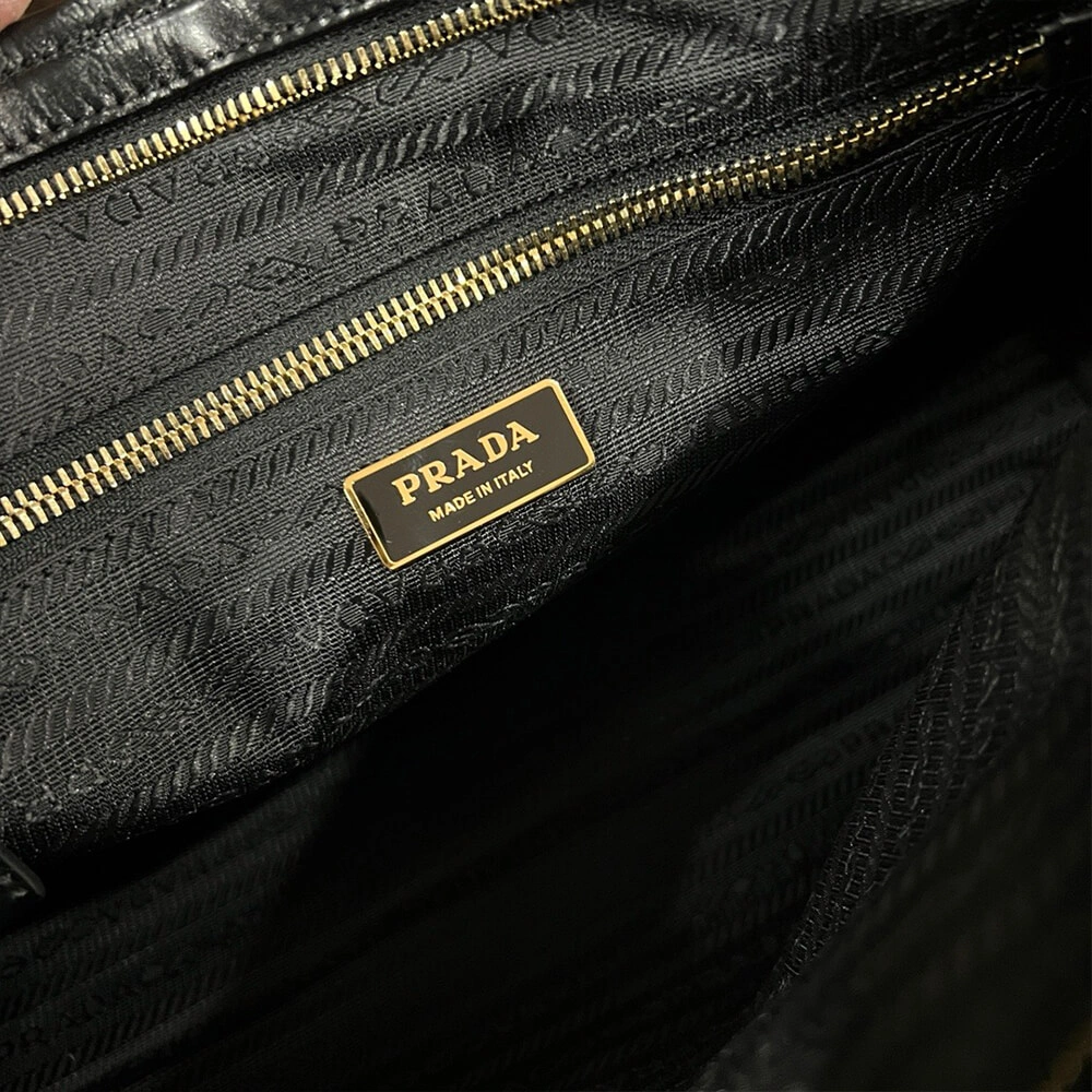 EyeCatching Prada Large leather handbag(high-end grade) 3005