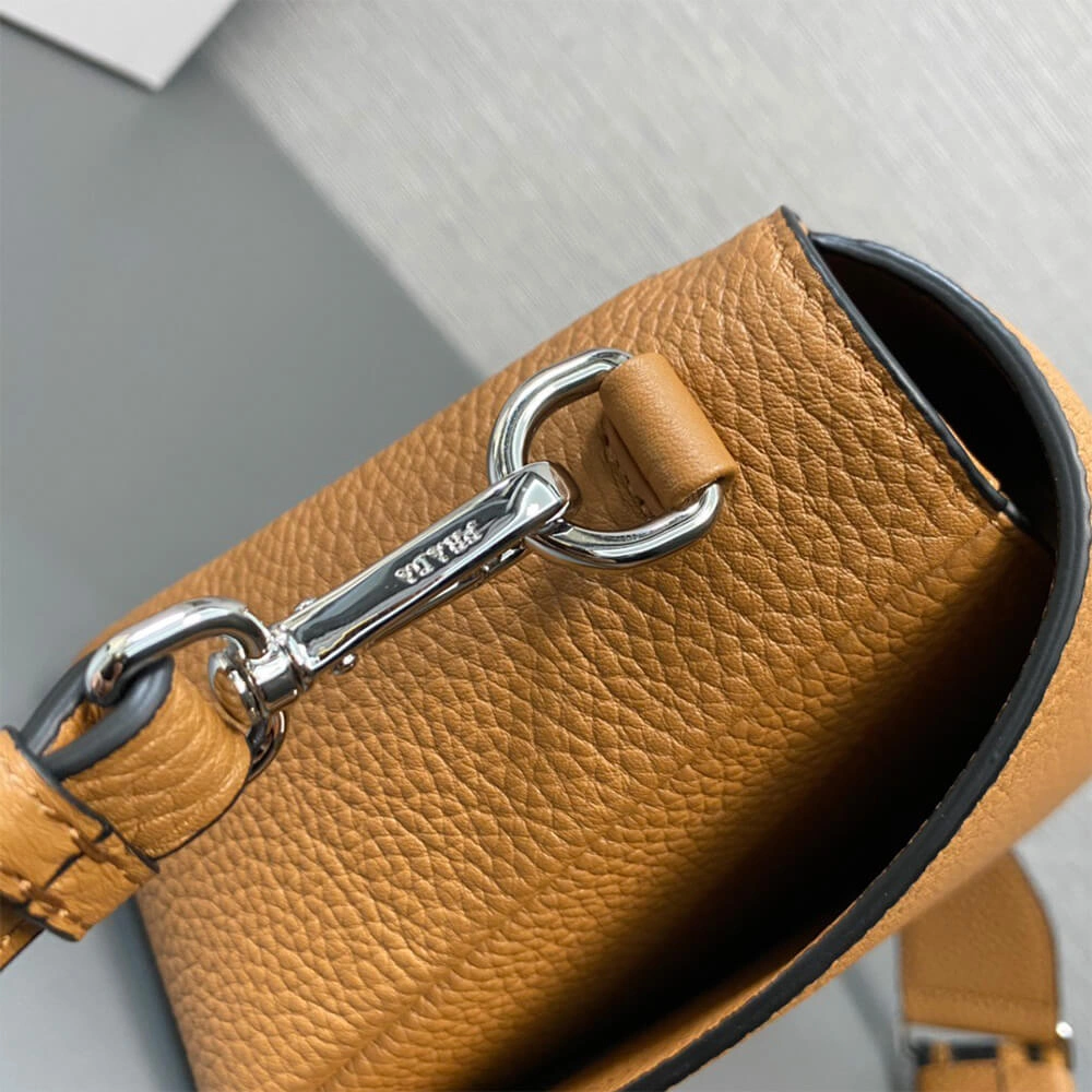 Bold Prada Leather shoulder bag(high-end grade) 3027