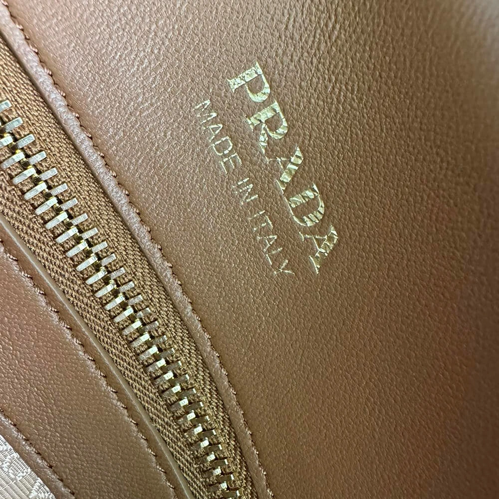Classic Prada Medium Saffiano leather bag(high-end grade) 2917