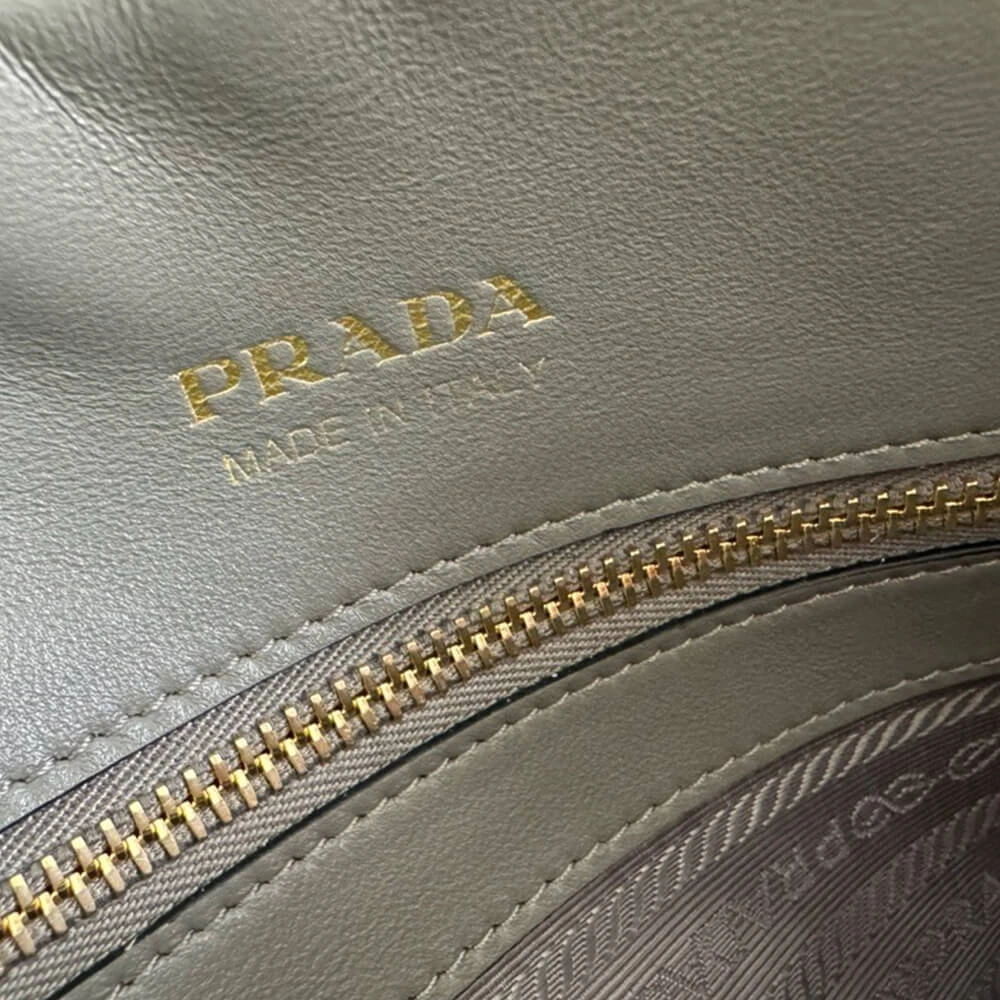 Prada Medium Saffiano leather bag(high-end grade) Youthful 2918