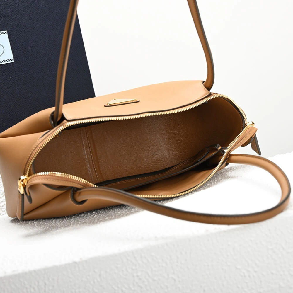 DailyWear Prada Medium leather handbag 2991