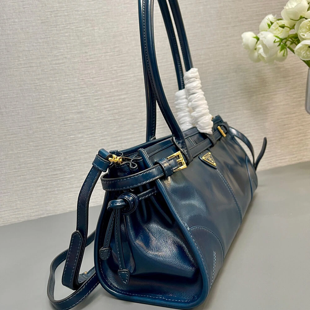 Prada Medium leather handbag(high-end grade) Snug 2963