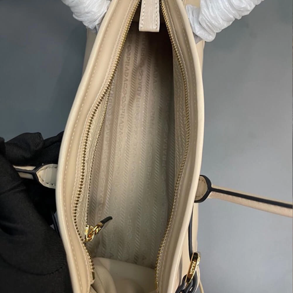 Prada Medium leather handbag(high-end grade) Sustainable 2999