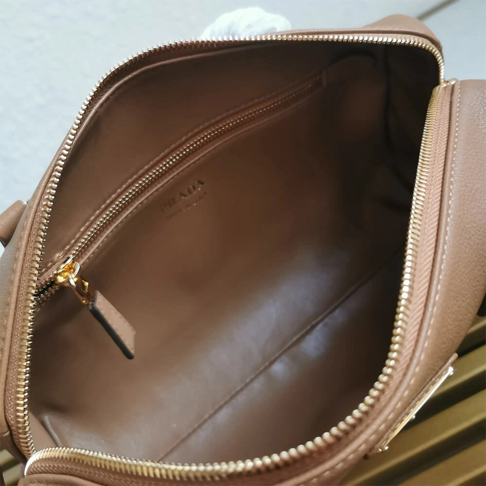 Prada Medium leather top-handle bag with padlock(high-end grade) Comfortable 3033
