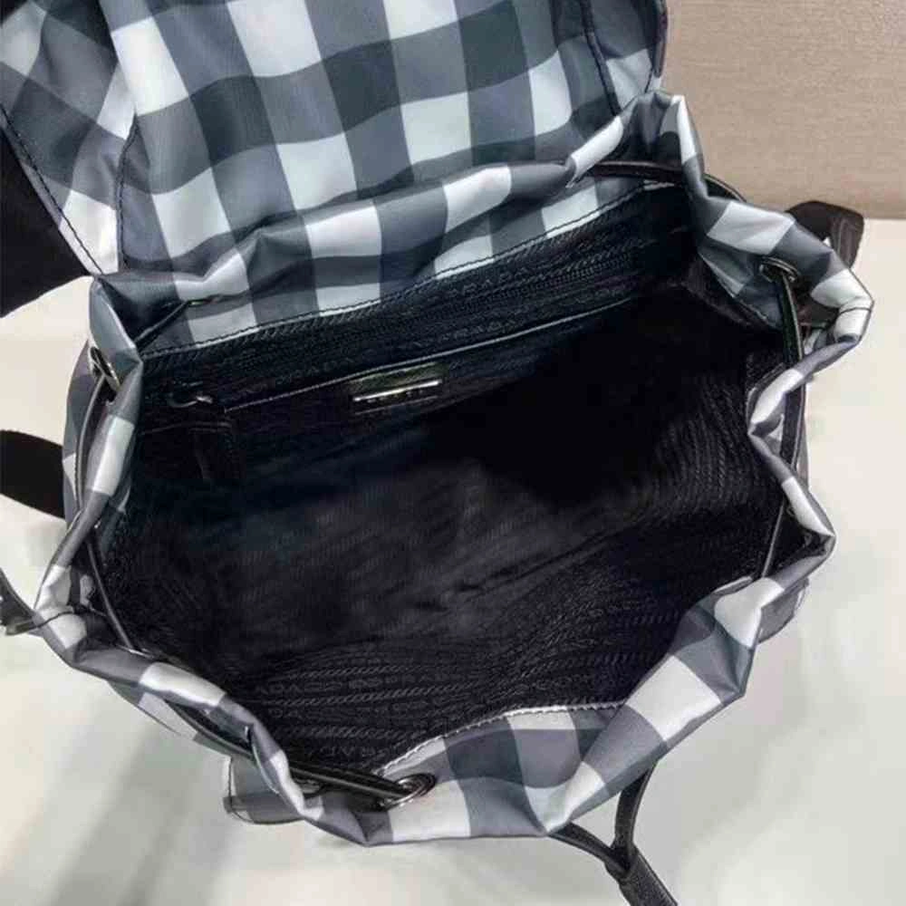 Elegant Prada Small Re-Nylon backpack 2964