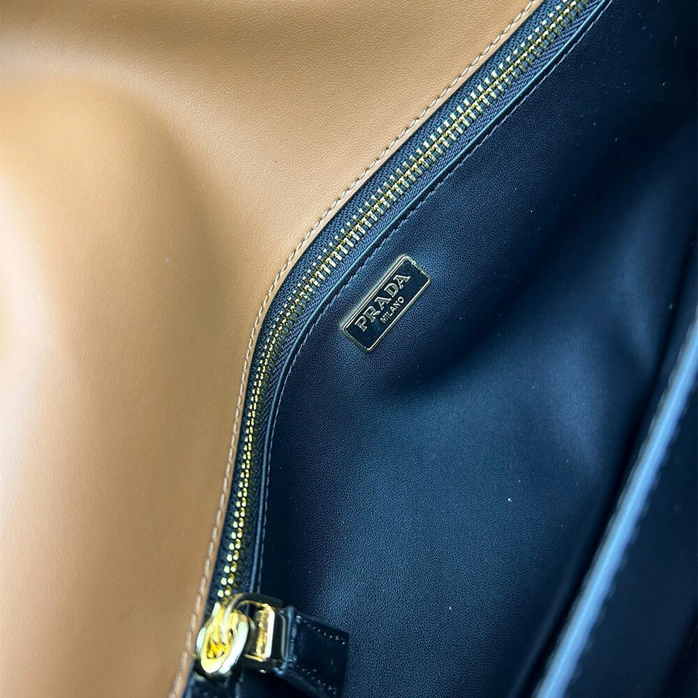 Prada  Sound large leather shoulder bag with charms(high-end grade) HighPerformance 3026