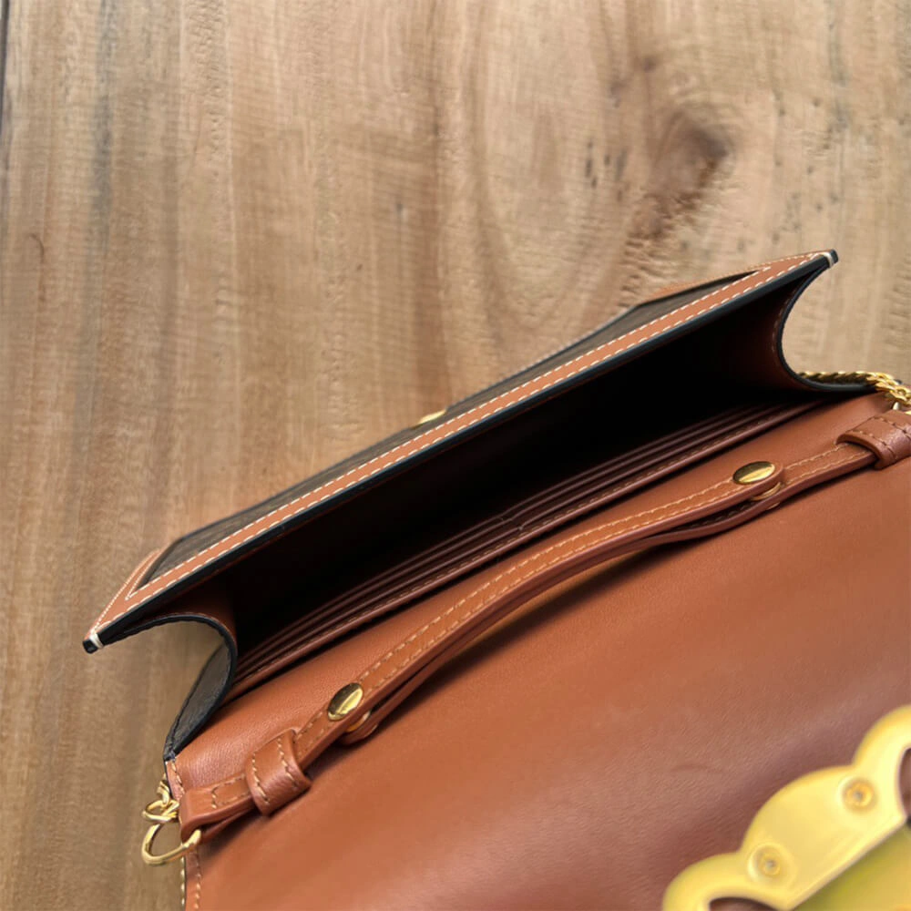 Popular WALLET ON CHAIN MARGO in TRIOMPHE CANVAS and calfskin(High-end Grade) 2565