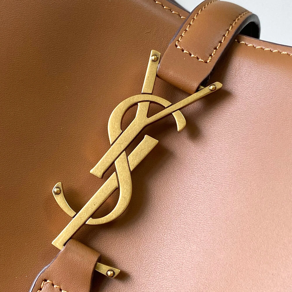 Tailored YSL LE 37 in shiny leather 2620