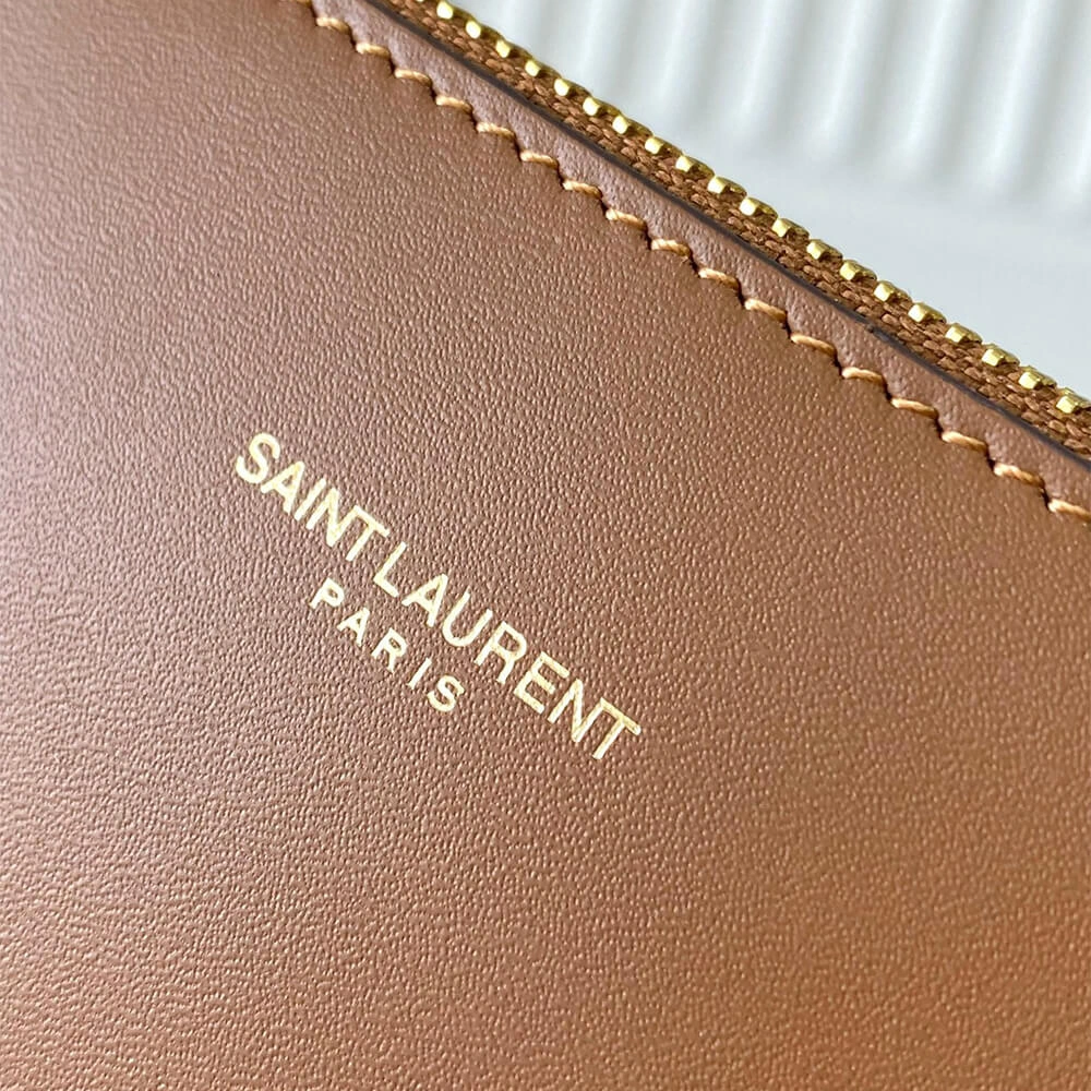 Tailored YSL LE 37 in shiny leather 2620