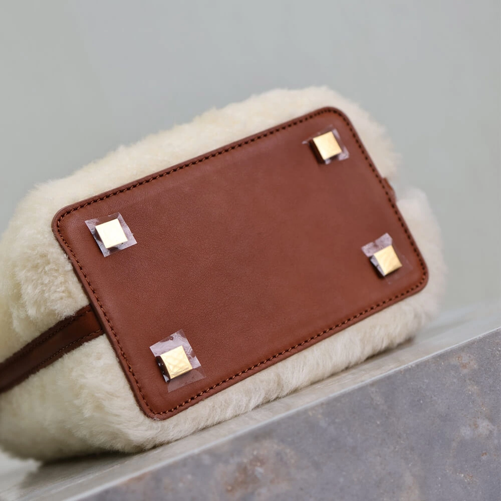 Breathable YSL LE 37 mini in shearling 2622