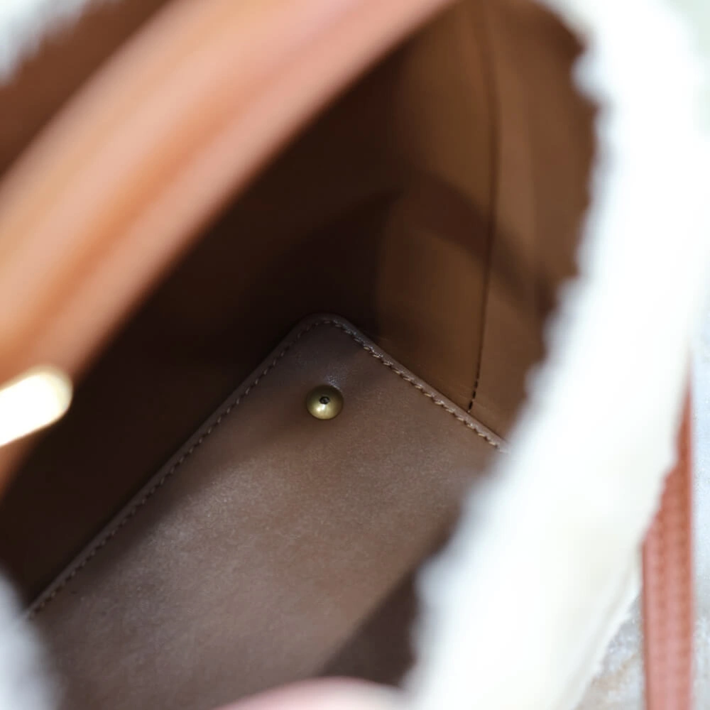Breathable YSL LE 37 mini in shearling 2622