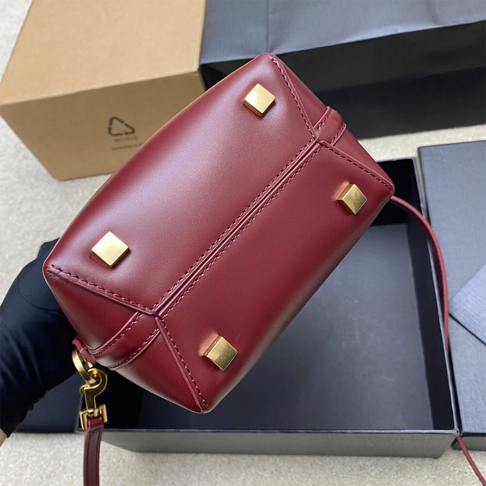 RelaxedFit YSL LE 37 mini in shiny leather 2594